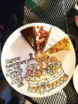 Le Parlour Cafe Studio