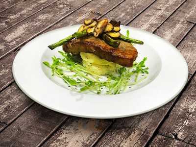 Le Parlour Cafe Studio