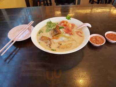 Moon Kee Fish Head & Seafood Noodles
