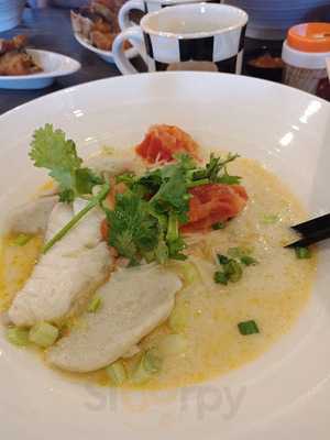 Moon Kee Fish Head & Seafood Noodles