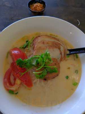 Moon Kee Fish Head & Seafood Noodles