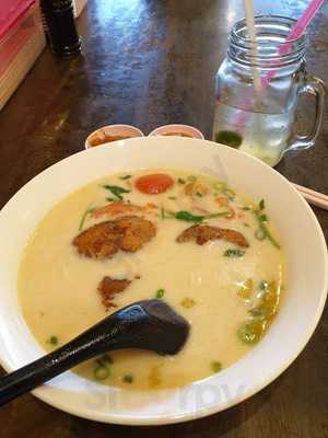 Moon Kee Fish Head & Seafood Noodles