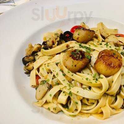 Michelangelo's Restaurant, Deli And Bar