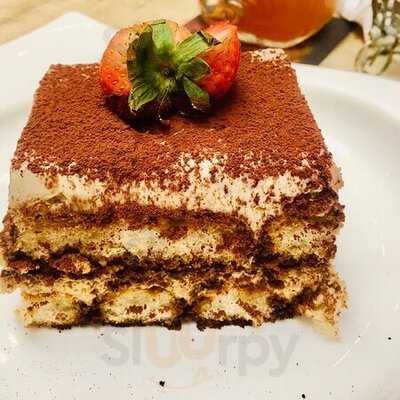 Michelangelo's Restaurant, Deli And Bar