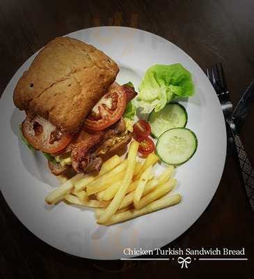 Le Shady Trinity Cafe