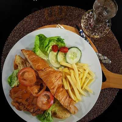 Le Shady Trinity Cafe