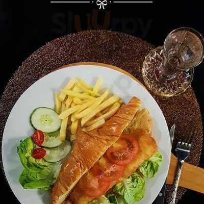 Le Shady Trinity Cafe