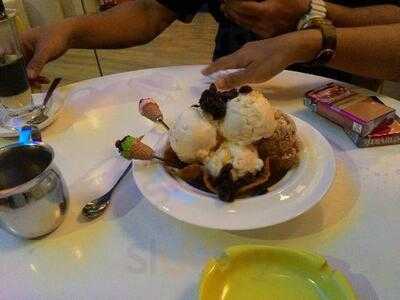 Cloud-99 Ice Cream Cafe