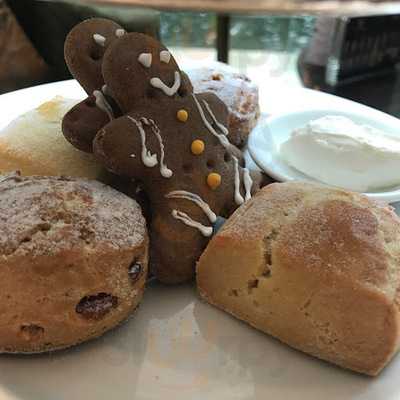 Lobby Lounge At Shangri-la Hotel