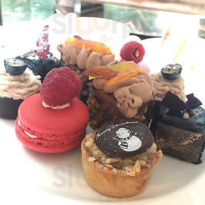 Lobby Lounge At Shangri-la Hotel