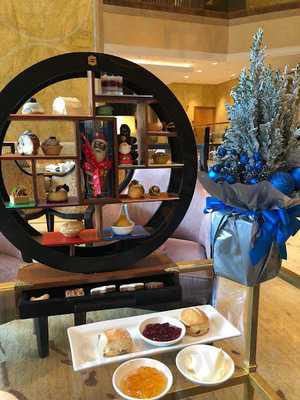 Lobby Lounge At Shangri-la Hotel