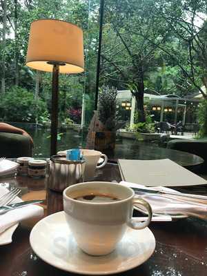 Lobby Lounge At Shangri-la Hotel