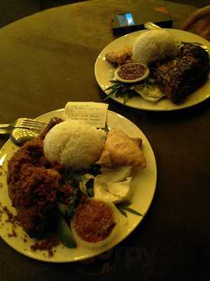 Rj Ayam Penyet Kopitiam