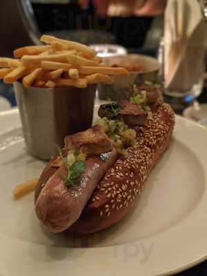 The Astor Bar And Decanter