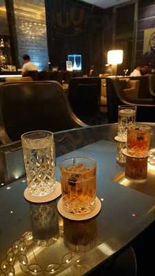 The Astor Bar And Decanter