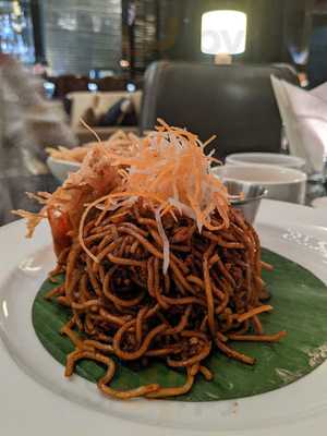 The Astor Bar And Decanter