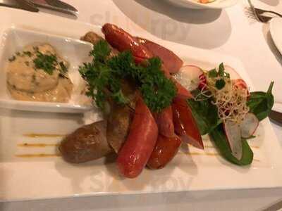 Leonardo's Dining Room & Wine Loft