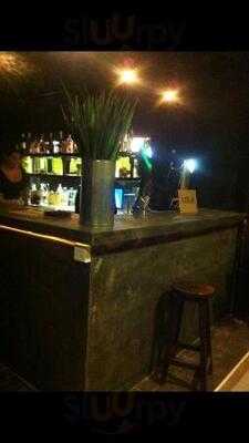 Lola Kuching Cocktail And Bar