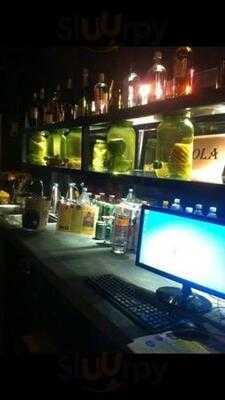 Lola Kuching Cocktail And Bar