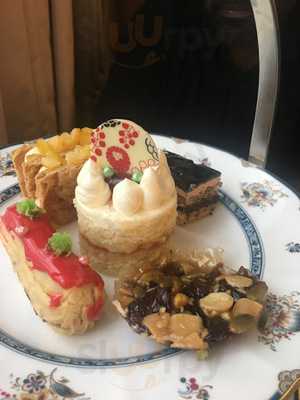 Pool Bar At The Ritz-carlton