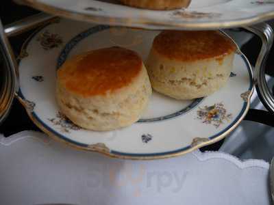 Pool Bar At The Ritz-carlton