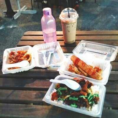 Restoran Mat Rock Ayam Goreng Kunyit