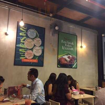 Warisan Nasi Kukus Ayam Goreng Berempah