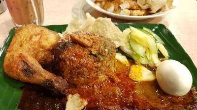 Warisan Nasi Kukus Ayam Goreng Berempah