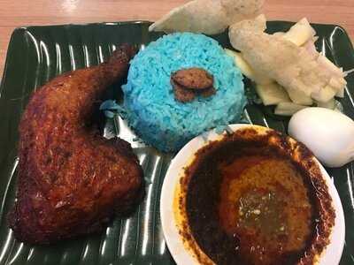 Warisan Nasi Kukus Ayam Goreng Berempah