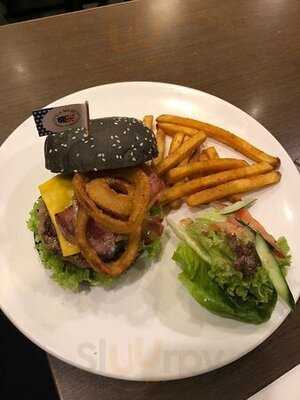 Three Little Pigs & The Big Bad Wolf