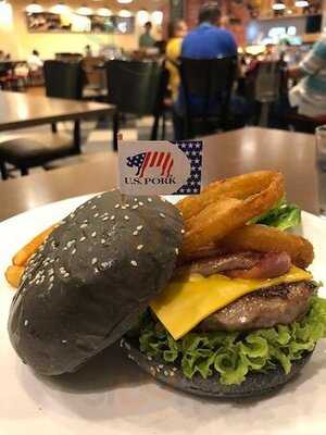 Three Little Pigs & The Big Bad Wolf