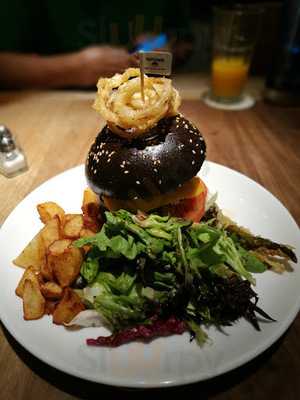 Benji's Kafe & Bistro