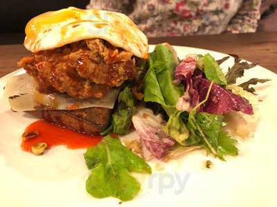 Benji's Kafe & Bistro