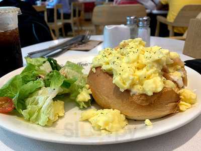 The Coffee Bean & Tea Leaf