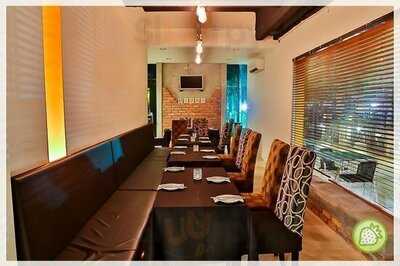 Muugu Garden Bistro, Bar & Grill