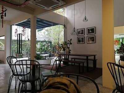 Damai Studio And Cafe