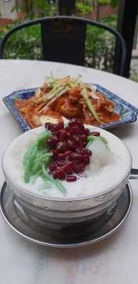 Nyonya Tingkat Signature