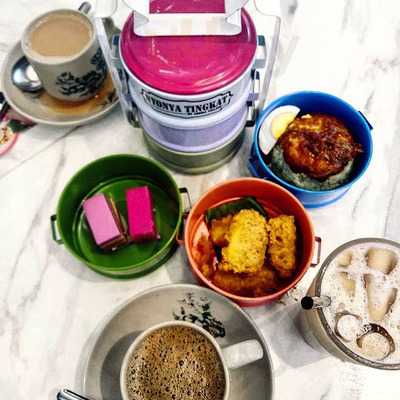 Nyonya Tingkat Signature