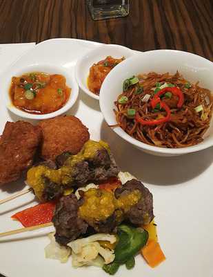 Makan2 Coffee House - Hotel Royal