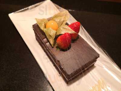 Makan2 Coffee House - Hotel Royal