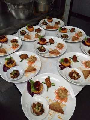 Makan2 Coffee House - Hotel Royal