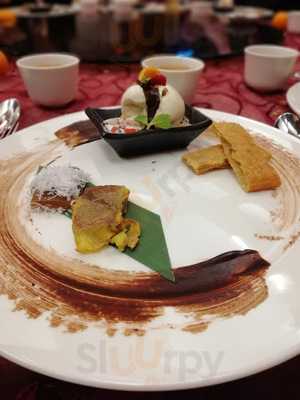 Makan2 Coffee House - Hotel Royal