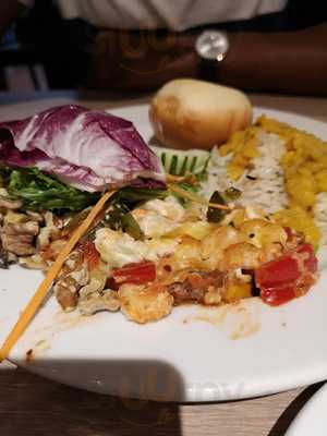 Makan2 Coffee House - Hotel Royal