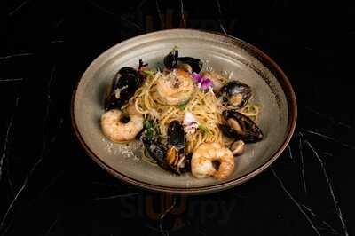 Tee Box Restaurant & Bar At Mst Golf Arena