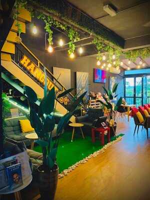 Hangouts Cafe