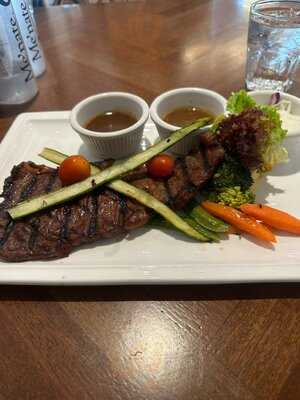 Me'nate Steak Hub Penang