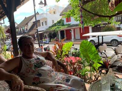 De Old Bar & Restaurant