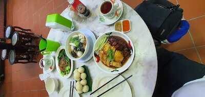 Tiong Hwa Hainan Chicken Rice