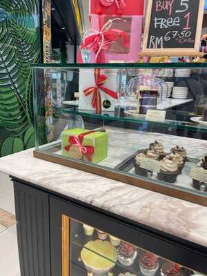 Bisou Bake Shop Lot 10