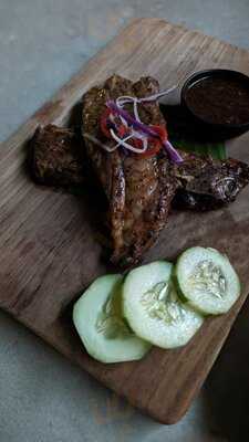 Jollypit Bar & Grill